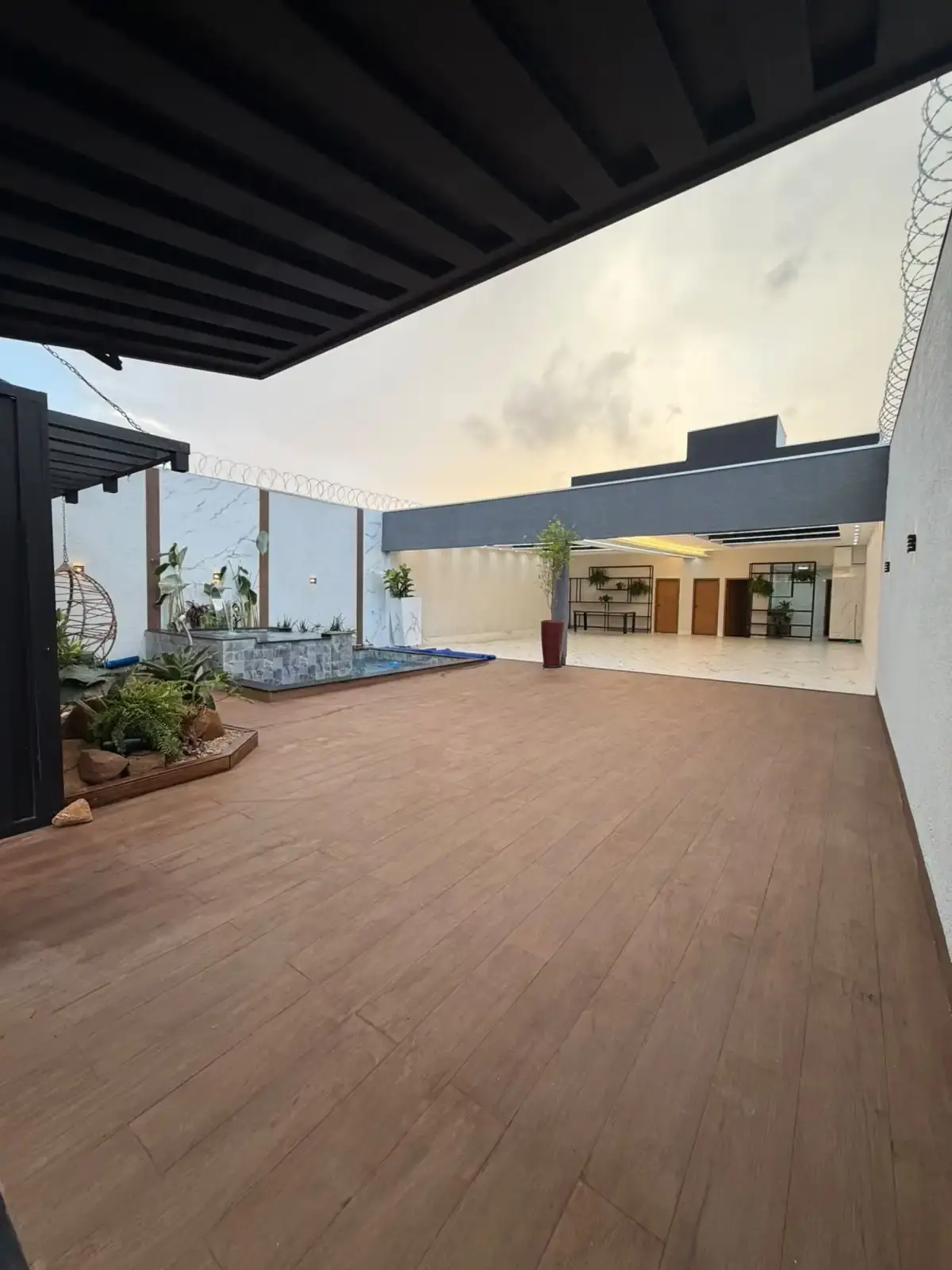 Salão de Festa Morumbi — área externa e deck do Isas Eventos em Uberlândia