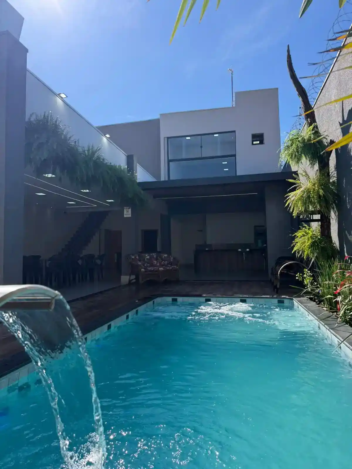 Salão de Festa Morumbi — piscina com cascata no Isas Eventos em Uberlândia